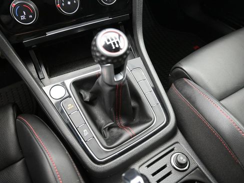 Used 2021 Volkswagen GTI SE image 30