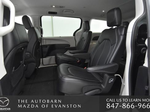 Used 2024 Chrysler Pacifica Touring-L image 24