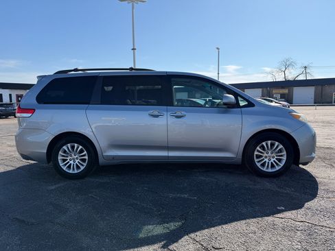Used 2012 Toyota Sienna XLE image 4
