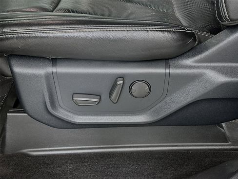 Used 2019 Ford F150 Lariat w/ Equipment Group 502A Luxury AWD/4WD image 22