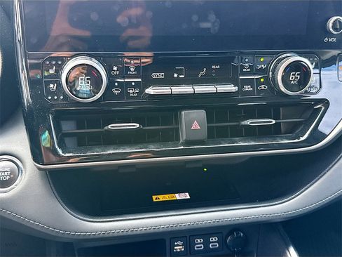 Used 2023 Toyota Highlander XLE image 17