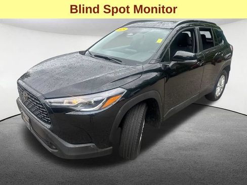 Used 2025 Toyota Corolla Cross LE w/ Moonroof Package AWD/4WD image 5