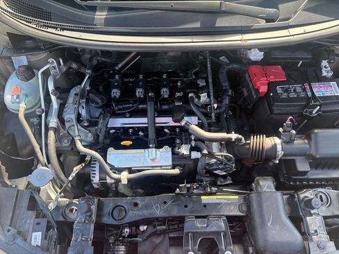 Used 2025 Nissan Versa SV FWD image 30