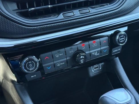 Used 2025 Jeep Compass Trailhawk AWD/4WD image 19