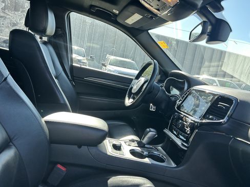 Used 2019 Jeep Grand Cherokee Limited AWD/4WD image 12