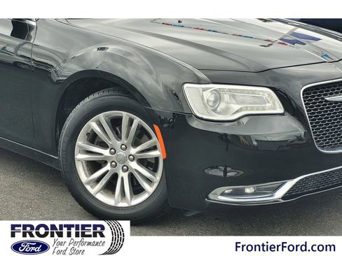 Used 2016 Chrysler 300 C RWD image 6