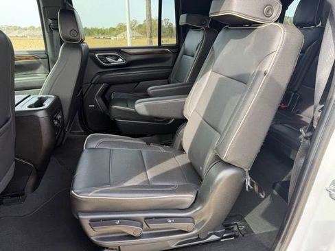 Used 2023 Chevrolet Suburban Premier image 16