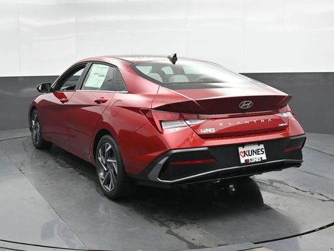 New 2025 Hyundai Elantra Limited image 10