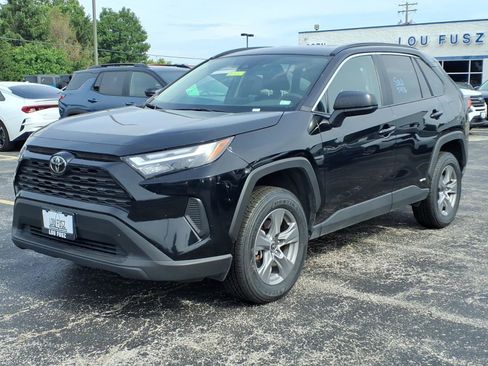 Used 2025 Toyota RAV4 LE AWD/4WD image 3