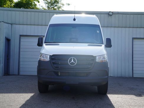 Used 2025 Mercedes-Benz Sprinter 2500 image 2