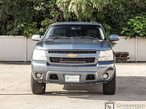 Used 2008 Chevrolet Suburban LT w/ LT Preferred Equipment Group AWD/4WD image 2