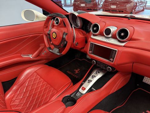 Used 2017 Ferrari California T image 30