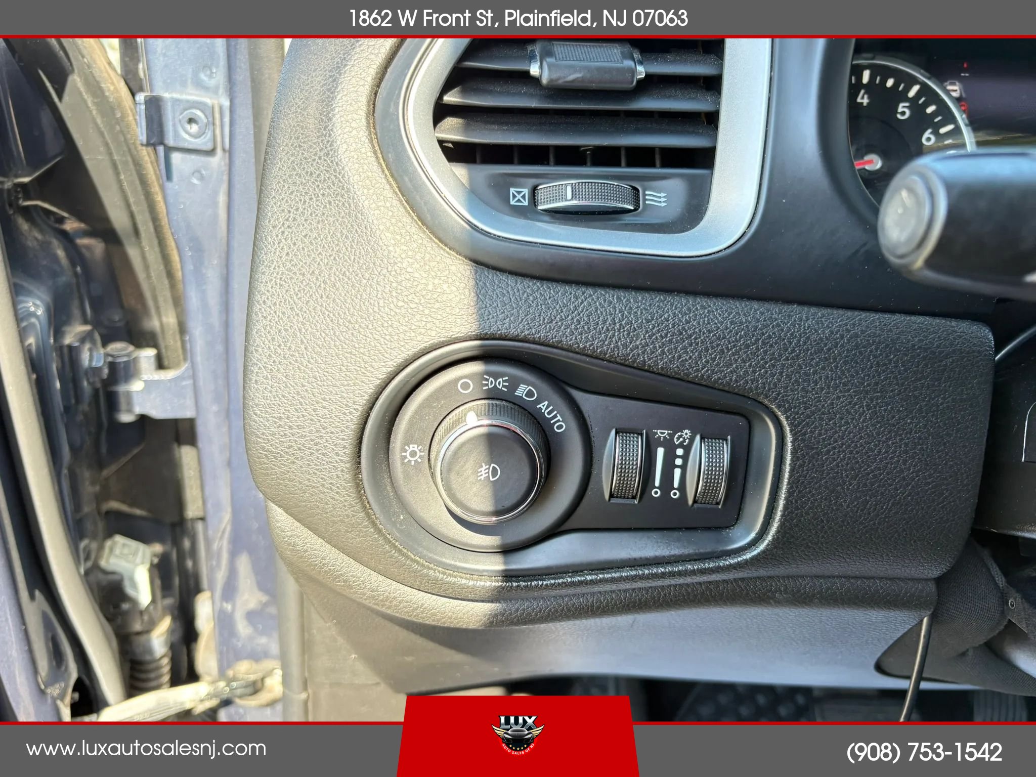 Used 2021 Jeep Renegade Latitude w/ Convenience Group AWD/4WD image 23
