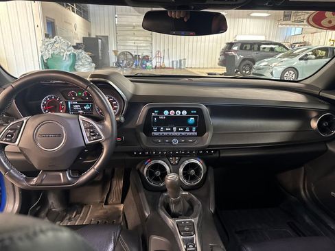 Used 2018 Chevrolet Camaro LT RWD image 18
