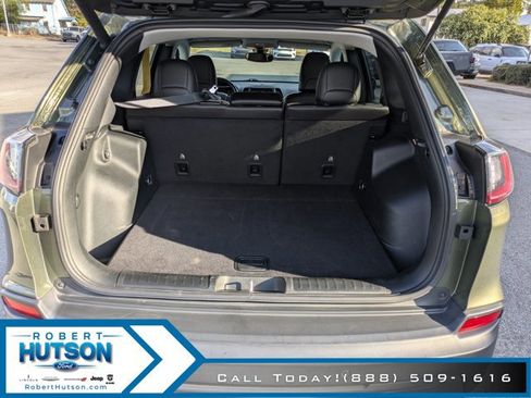 Used 2019 Jeep Cherokee Latitude Plus w/ Comfort/Convenience Group image 11