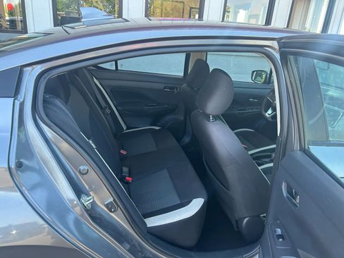 Used 2021 Nissan Versa SV FWD image 4