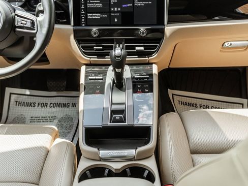 Used 2022 Porsche Macan image 12