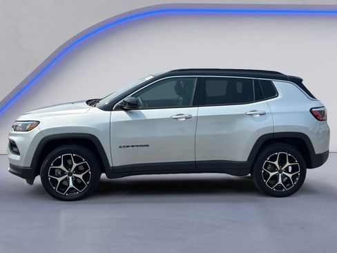 Used 2025 Jeep Compass Limited AWD/4WD image 3
