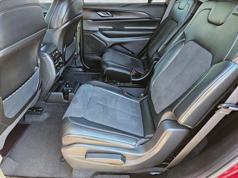 Used 2025 Jeep Grand Cherokee L Altitude AWD/4WD image 24