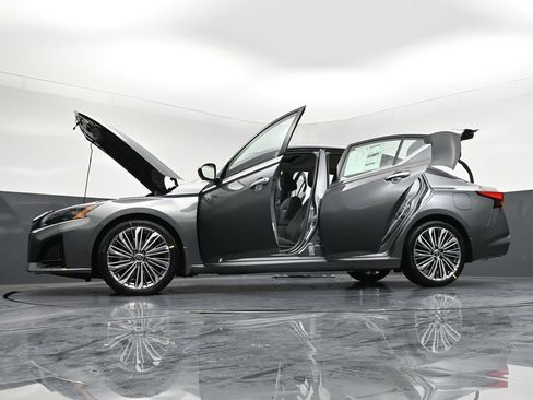 New 2025 Nissan Altima 2.5 SL image 41