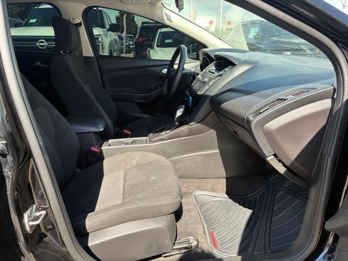 Used 2017 Ford Focus SE FWD image 29