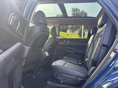 Used 2024 Kia Sorento EX w/ Panoramic Sunroof Package FWD image 11