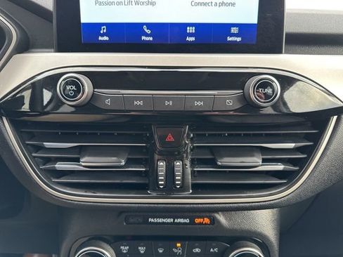 Used 2022 Ford Escape SE w/ SE Sport Appearance Package image 17