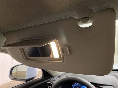 Used 2025 Volvo XC40 B5 Plus image 61