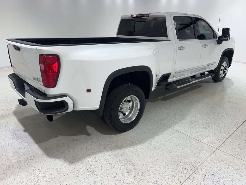 Used 2024 Chevrolet Silverado 3500 High Country AWD/4WD image 5