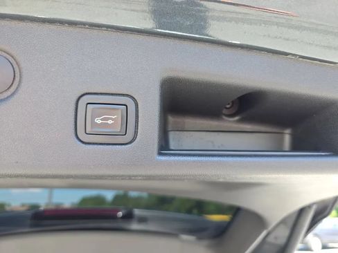 Used 2018 Chevrolet Equinox Premier FWD image 50