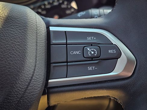 Used 2024 Jeep Compass Latitude AWD/4WD image 19