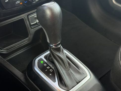 Used 2020 Jeep Renegade Latitude FWD image 20