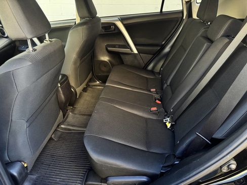 Used 2017 Toyota RAV4 LE AWD/4WD image 21