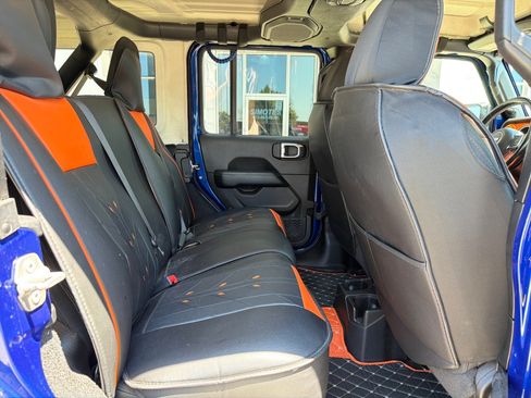 Used 2020 Jeep Wrangler Unlimited Sahara AWD/4WD image 23