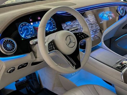 Used 2023 Mercedes-Benz EQS 580 4MATIC SUV image 9