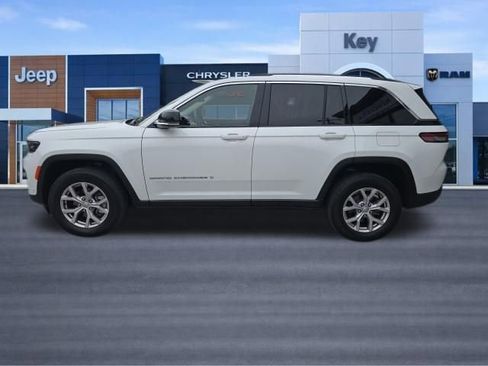 Used 2022 Jeep Grand Cherokee Limited w/ Luxury Tech Group II AWD/4WD image 4