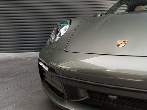 Certified 2024 Porsche 911 Carrera RWD image 38