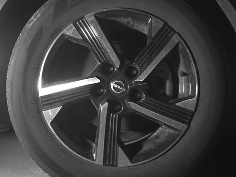 Used 2025 Nissan Sentra SV image 13