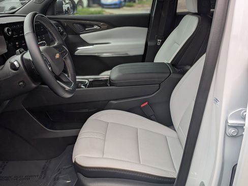 Certified 2025 Chevrolet Traverse High Country w/ LPO, Floor Liner Package FWD image 16