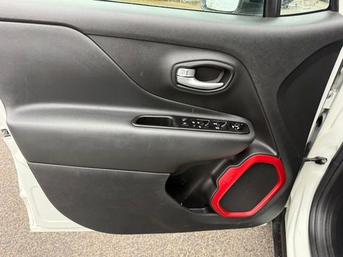 Used 2023 Jeep Renegade Trailhawk image 13