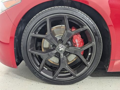 Used 2019 Alfa Romeo Giulia w/ Nero Edizione RWD image 9
