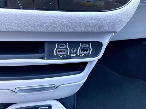 Used 2021 Chrysler Pacifica Touring w/ Cold Weather Group FWD image 30