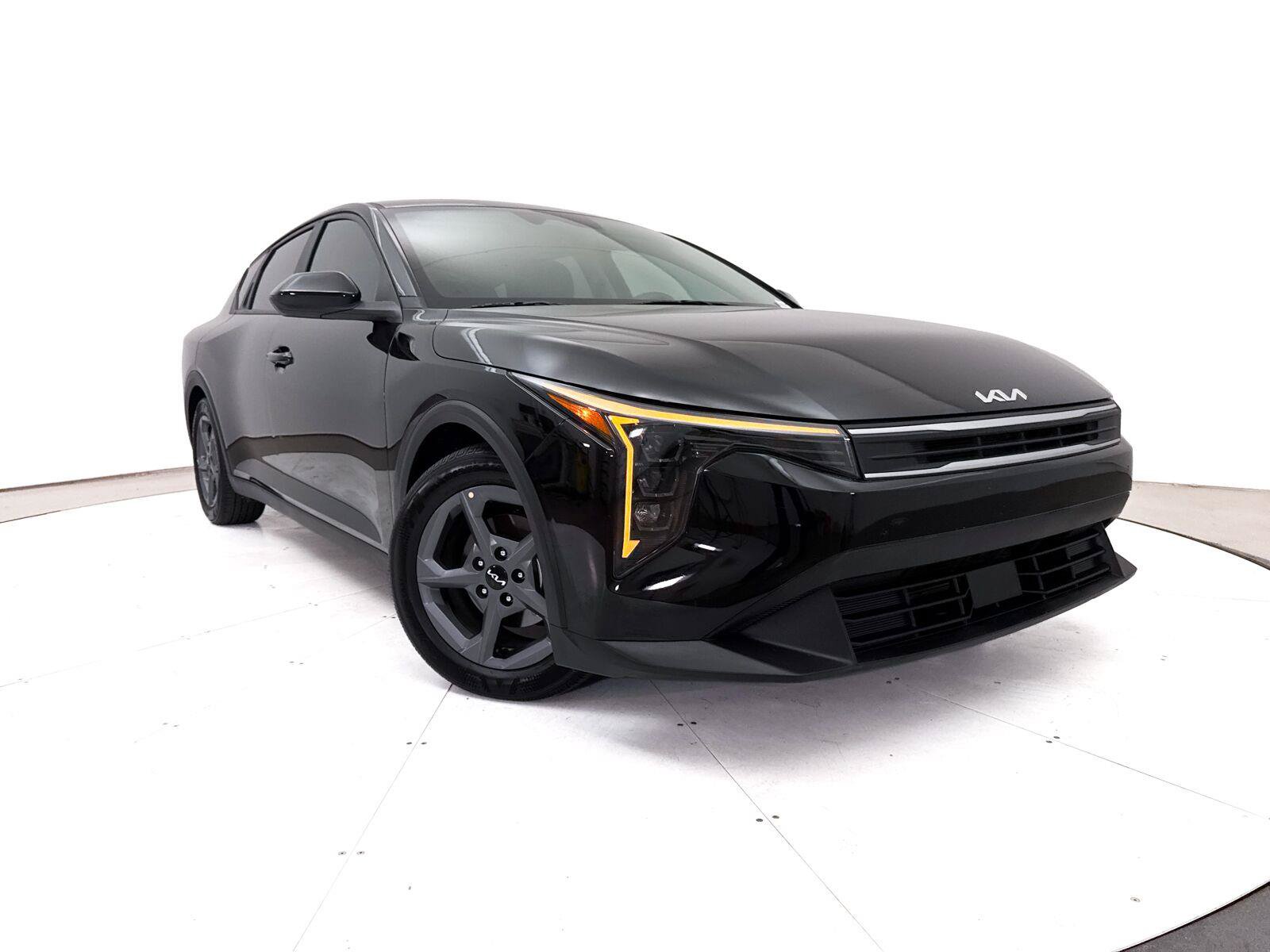 Used 2025 Kia K4 FWD image 1
