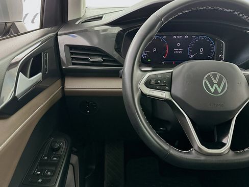 Used 2022 Volkswagen Taos SEL w/ Panoramic Sunroof Package image 10