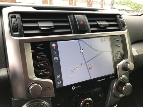 Used 2020 Toyota 4Runner SR5 AWD/4WD image 18