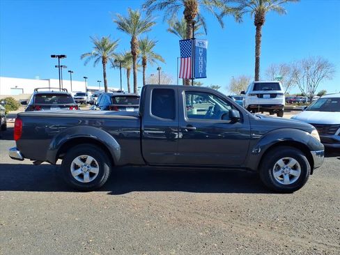 Used 2011 Nissan Frontier SV image 4