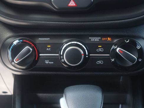 Used 2023 Kia Soul LX w/ LX Technology Package FWD image 22