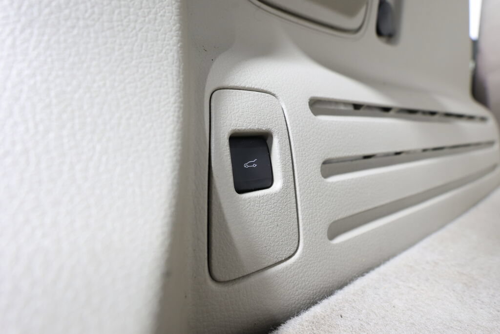 Used 2014 Lincoln MKX AWD w/ Equipment Group 102A image 19