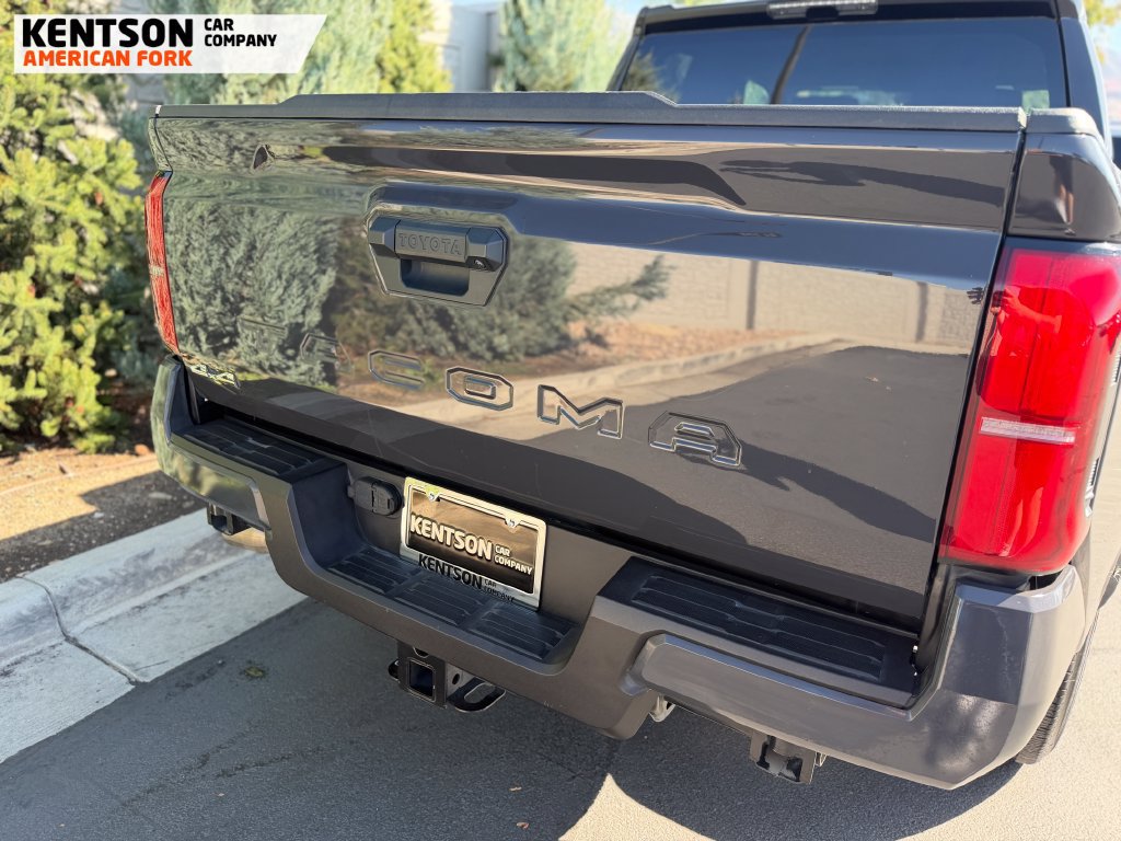 Used 2025 Toyota Tacoma SR5 AWD/4WD image 34