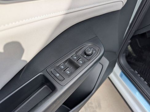 New 2026 Volkswagen Taos SE image 11